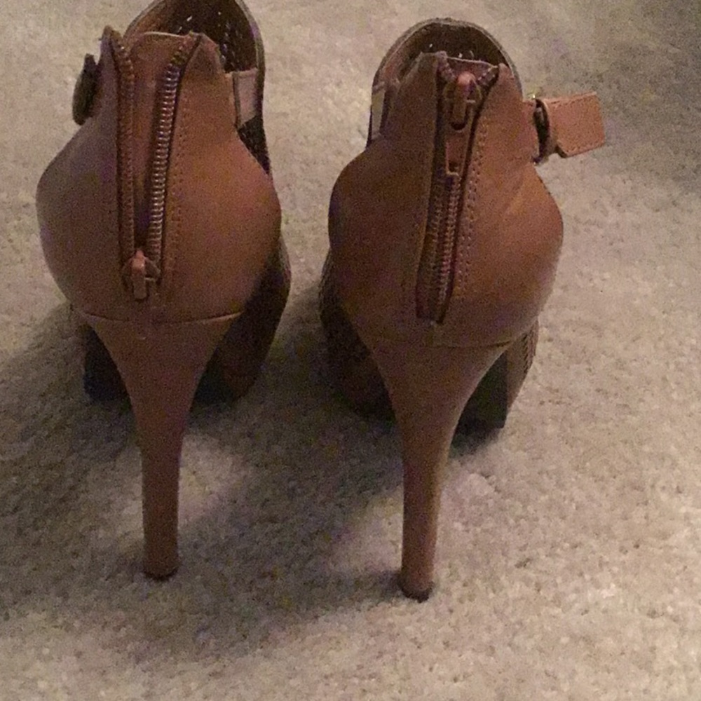 Shoes - Picture 3 of 4